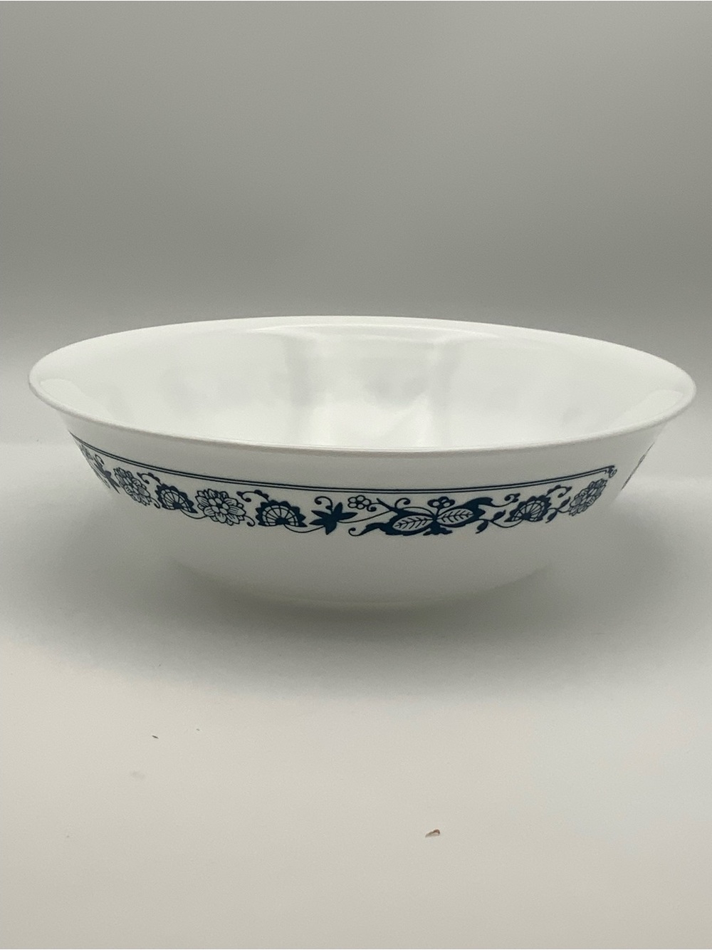 Corelle serving bowl blue floral border of the "Old Town Blue" Vintage